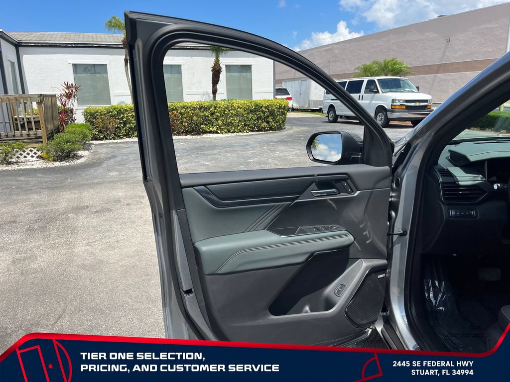 New 2026 GMC Acadia AT4 w/ Luxury Package AWD/4WD image 12