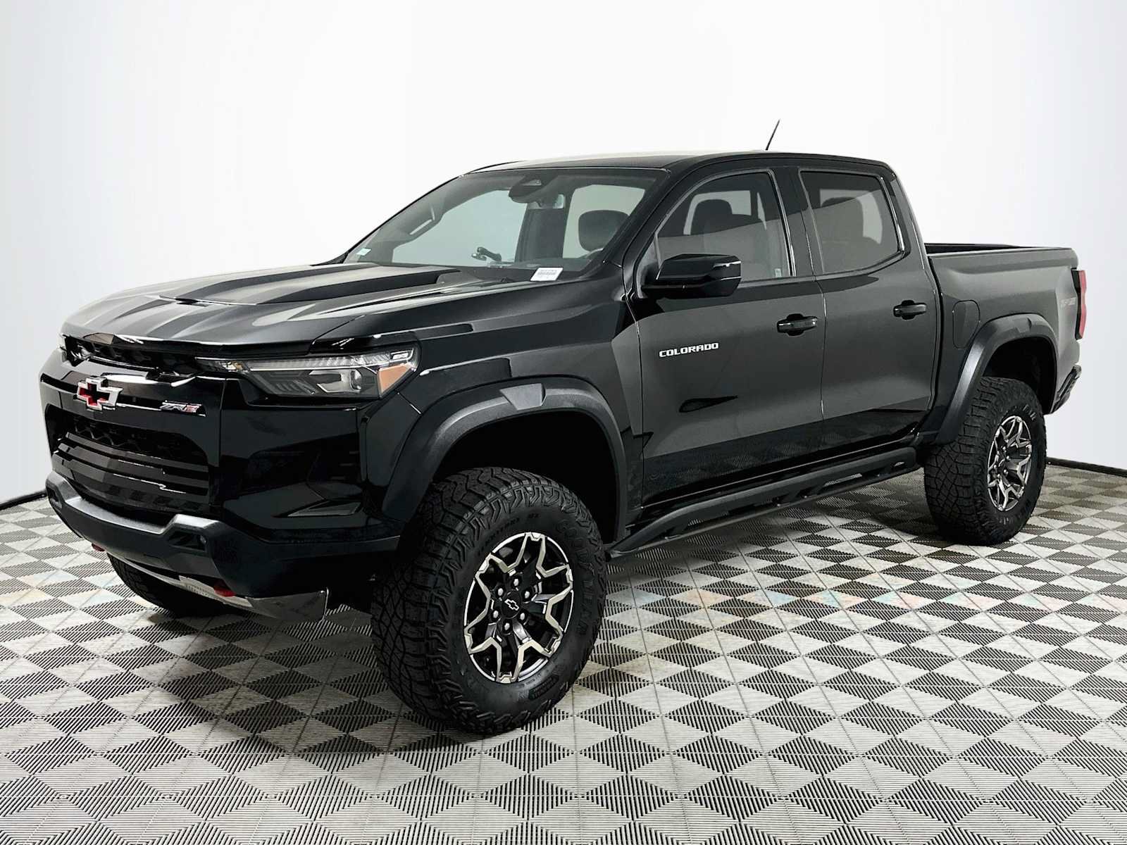 Used 2024 Chevrolet Colorado ZR2 w/ Safety Package AWD/4WD image 3