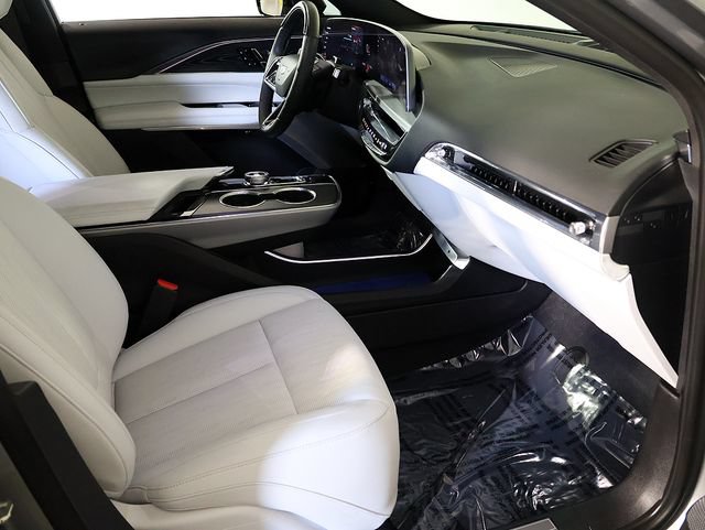 Used 2024 Cadillac Lyriq Luxury AWD/4WD image 35