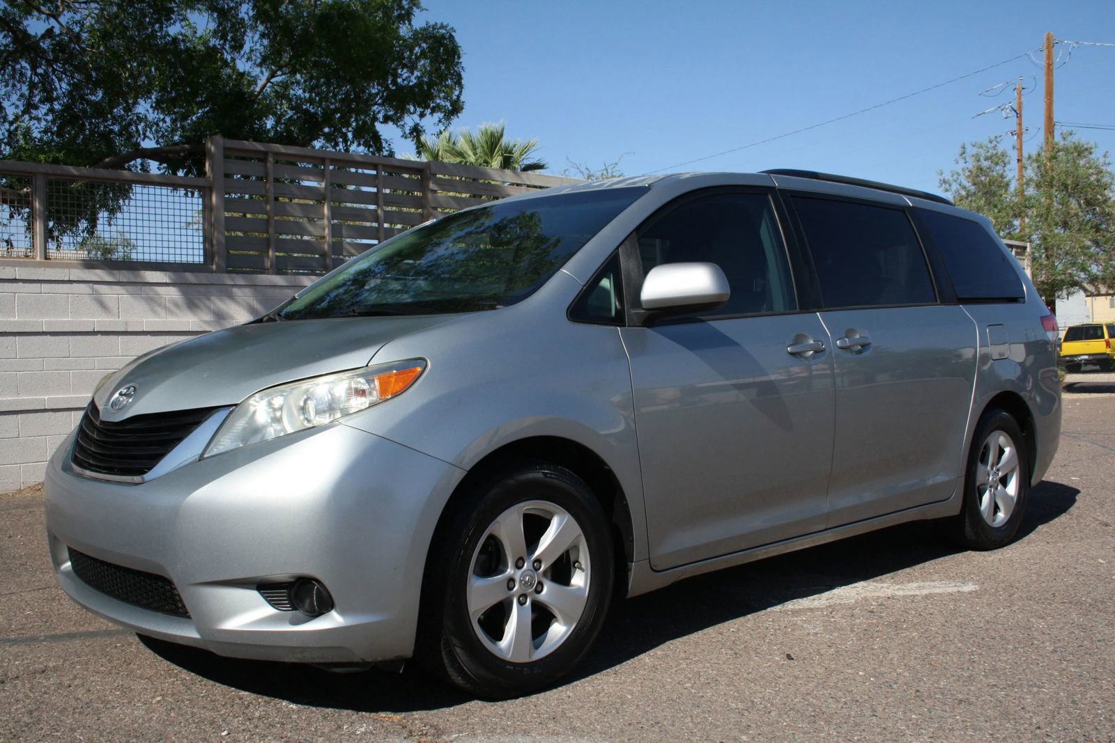 Used 2014 Toyota Sienna LE FWD image 26