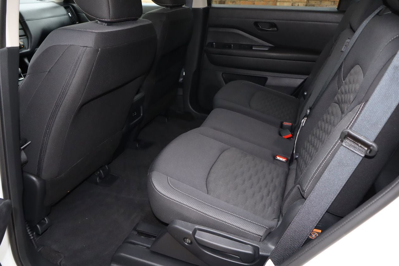 Used 2024 Nissan Pathfinder S image 5