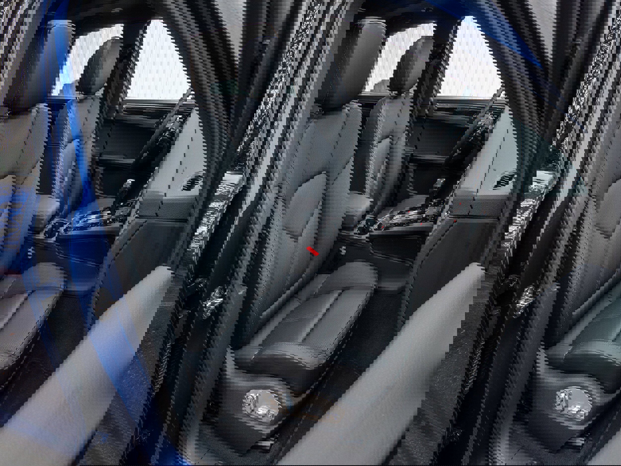 Certified 2025 Porsche Macan image 35