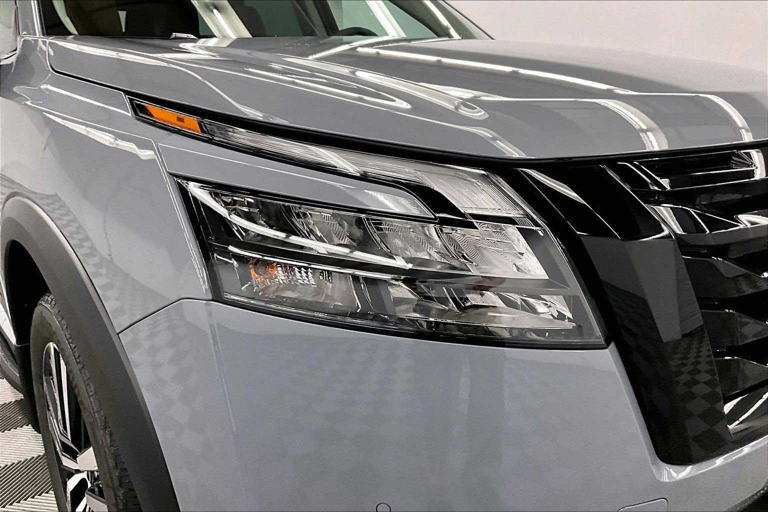New 2025 Nissan Pathfinder Platinum w/ Lighting Package (N93) AWD/4WD image 14