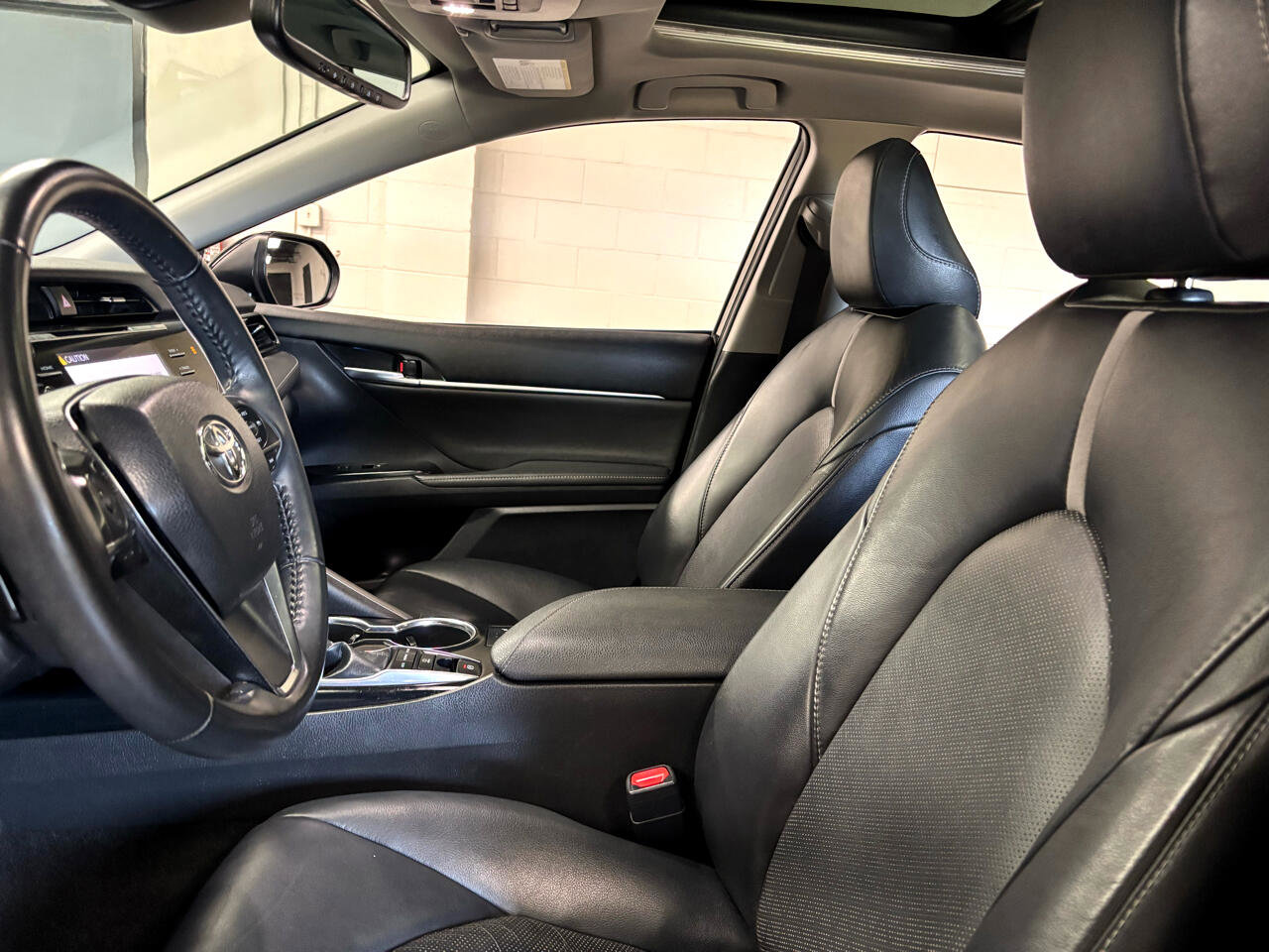 Used 2019 Toyota Camry XSE image 11