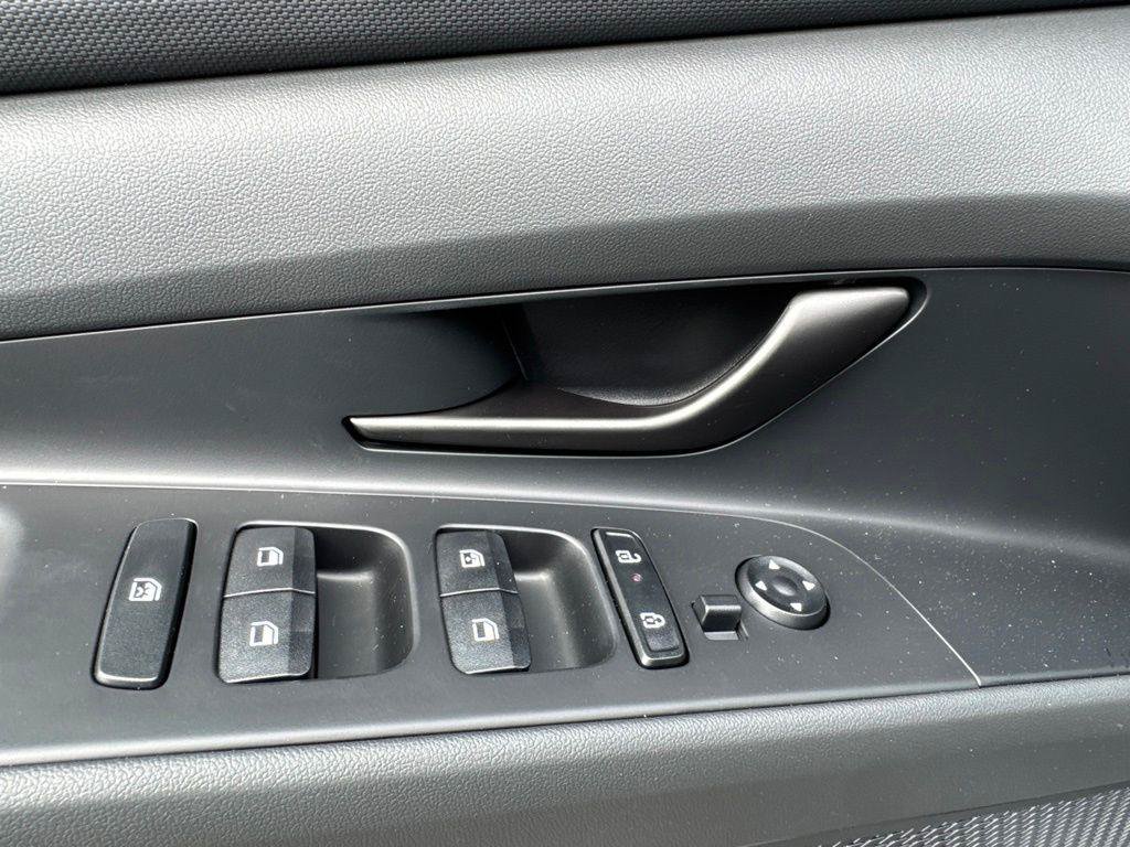 New 2026 Hyundai Elantra SEL Sport FWD image 11