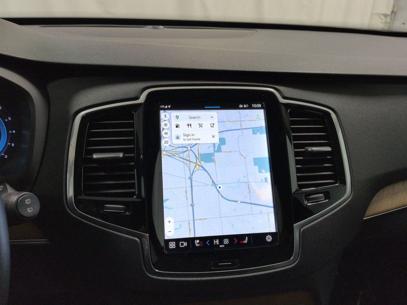 Used 2024 Volvo XC90 B5 Plus AWD/4WD image 31