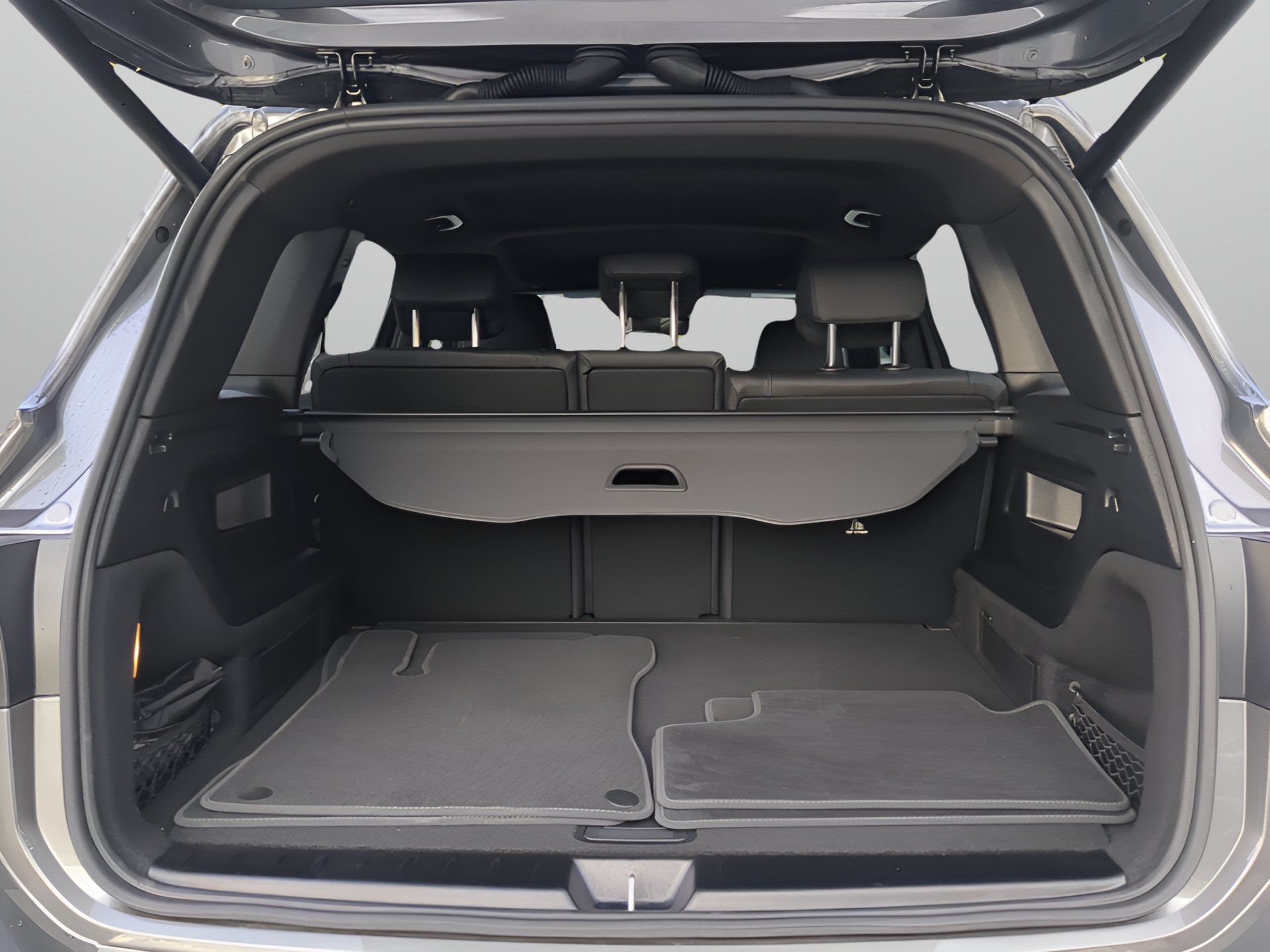 Used 2026 Mercedes-Benz GLB 250 w/ Exclusive Package image 46