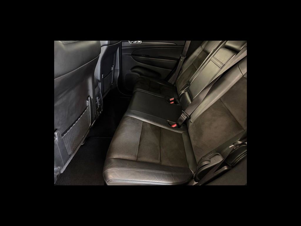 Used 2021 Jeep Grand Cherokee Laredo X AWD/4WD image 17