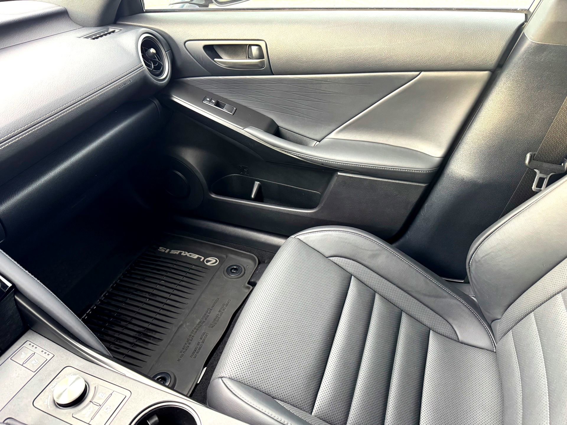 Used 2022 Lexus IS 350 F Sport image 33