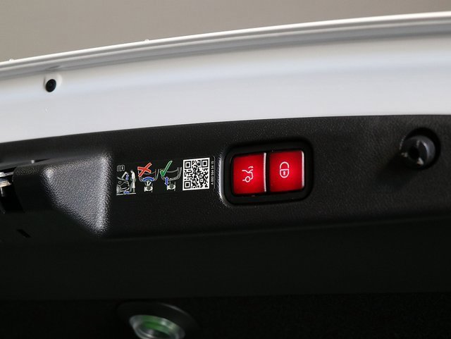 Used 2024 Mercedes-Benz E 350 4MATIC Sedan image 31