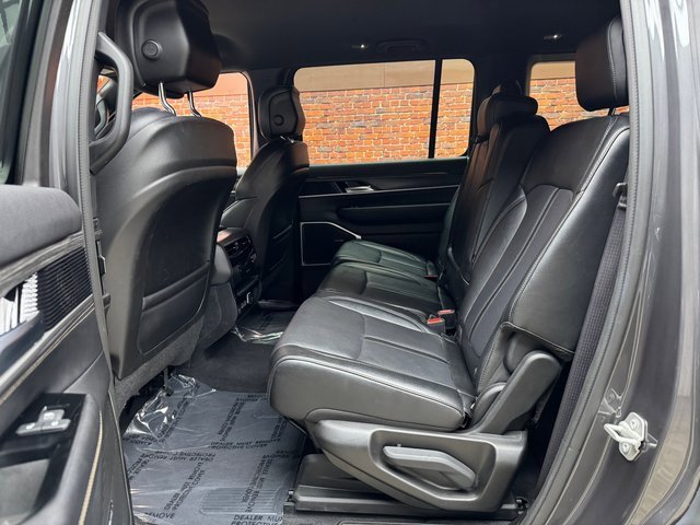 Used 2024 Jeep Wagoneer Series II w/ Flexible Seating Group image 23