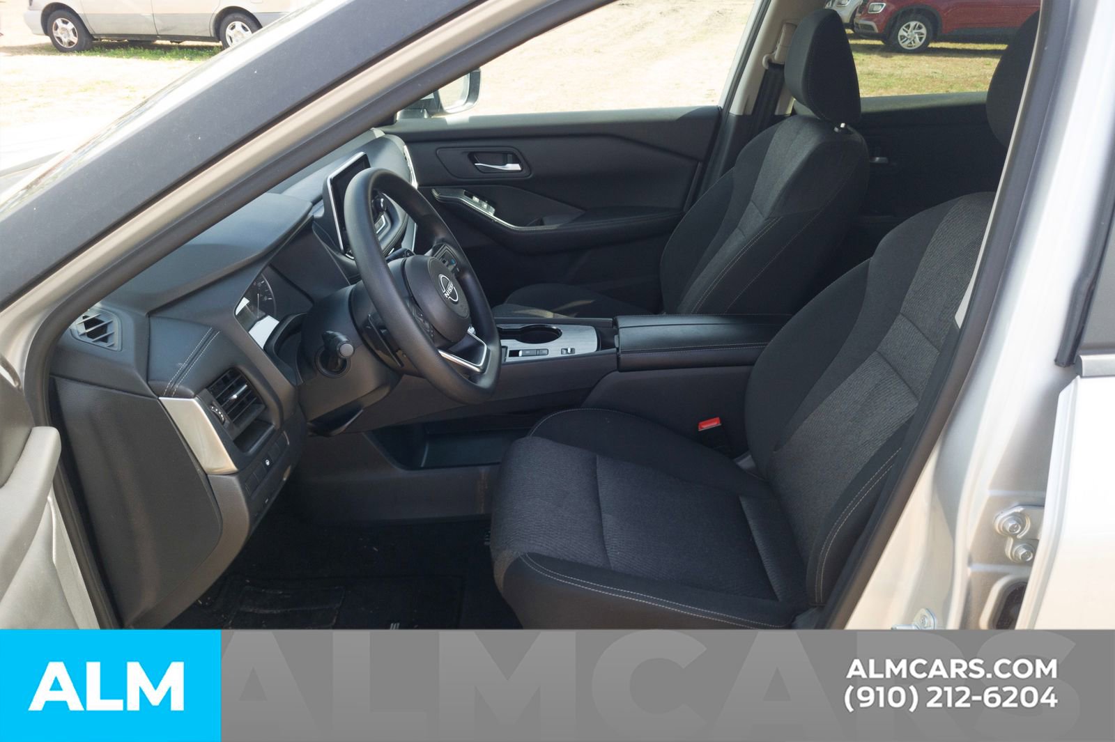 Used 2024 Nissan Rogue SV image 7