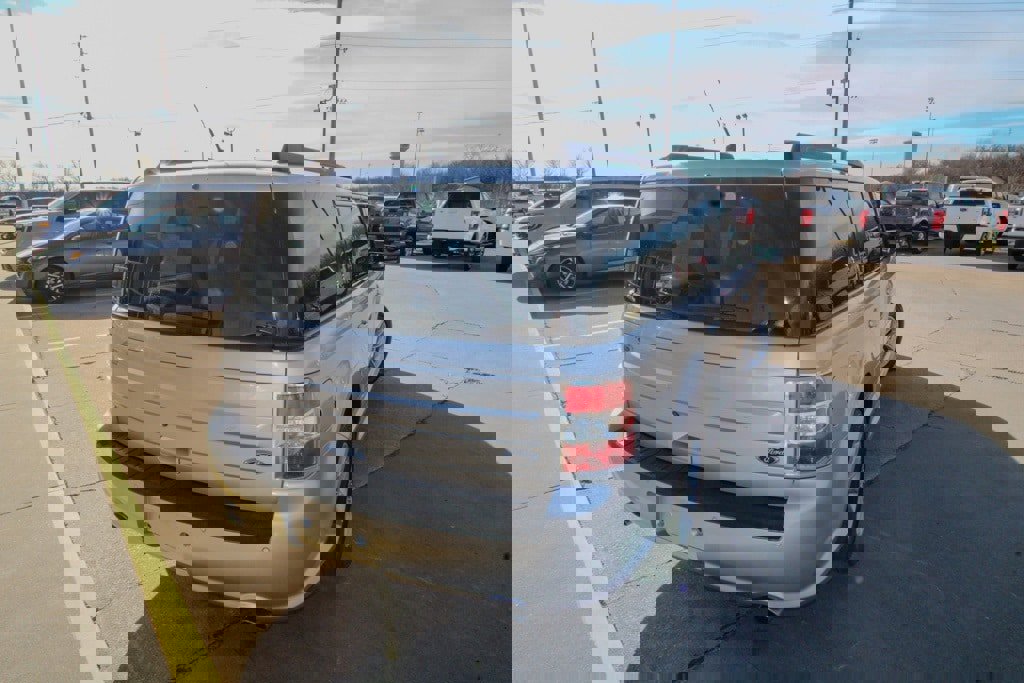 Used 2017 Ford Flex SE image 3