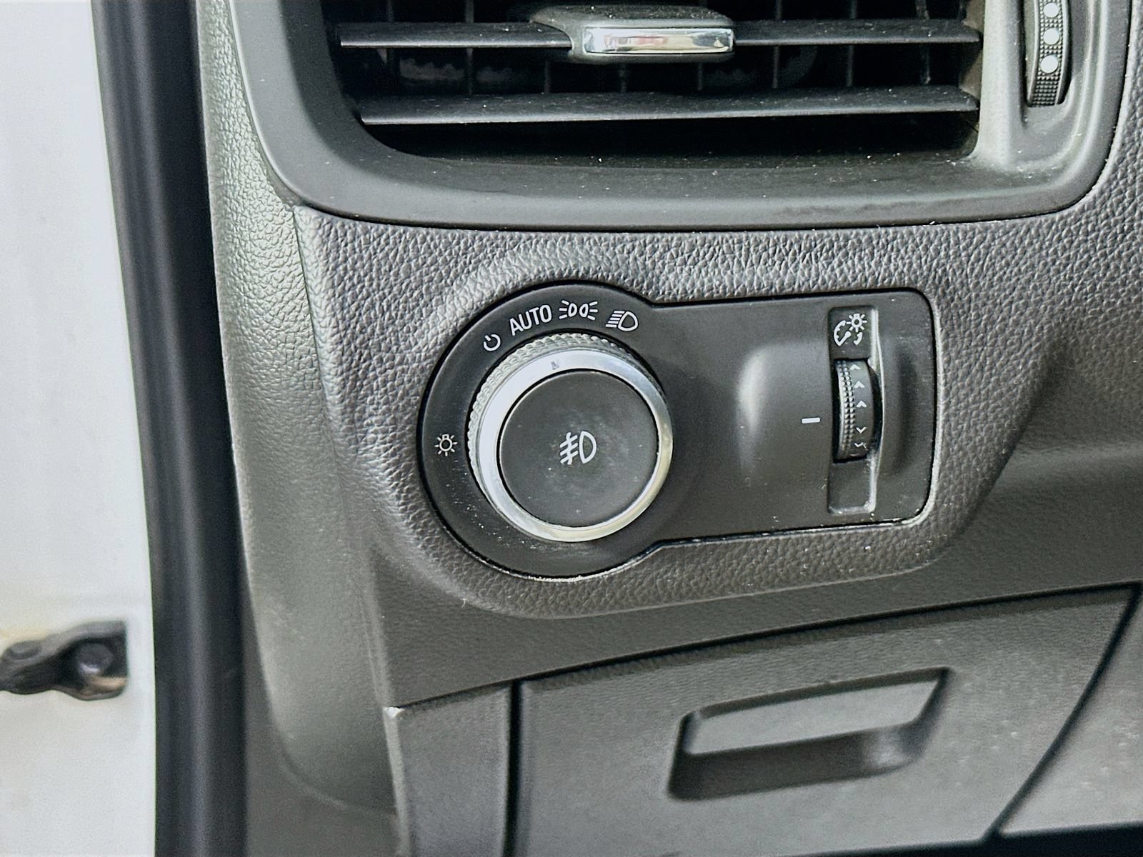 Used 2020 Buick Envision Essence FWD image 10