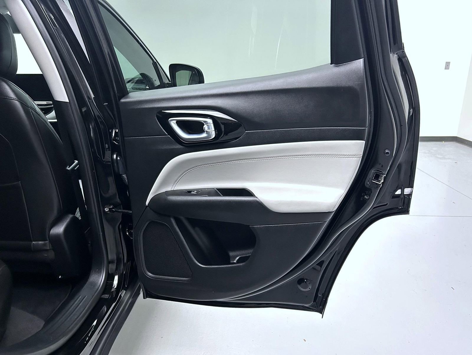 Used 2022 Jeep Compass Limited image 17