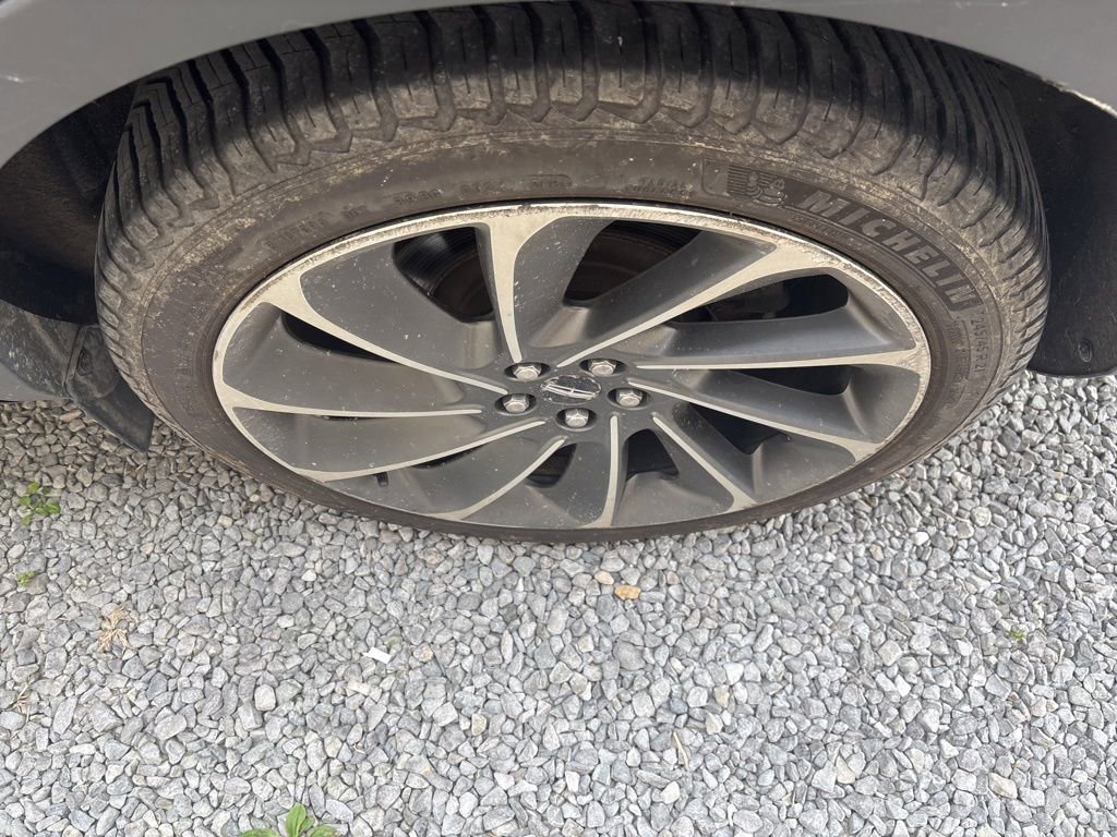 Used 2019 Lincoln Nautilus Reserve image 9
