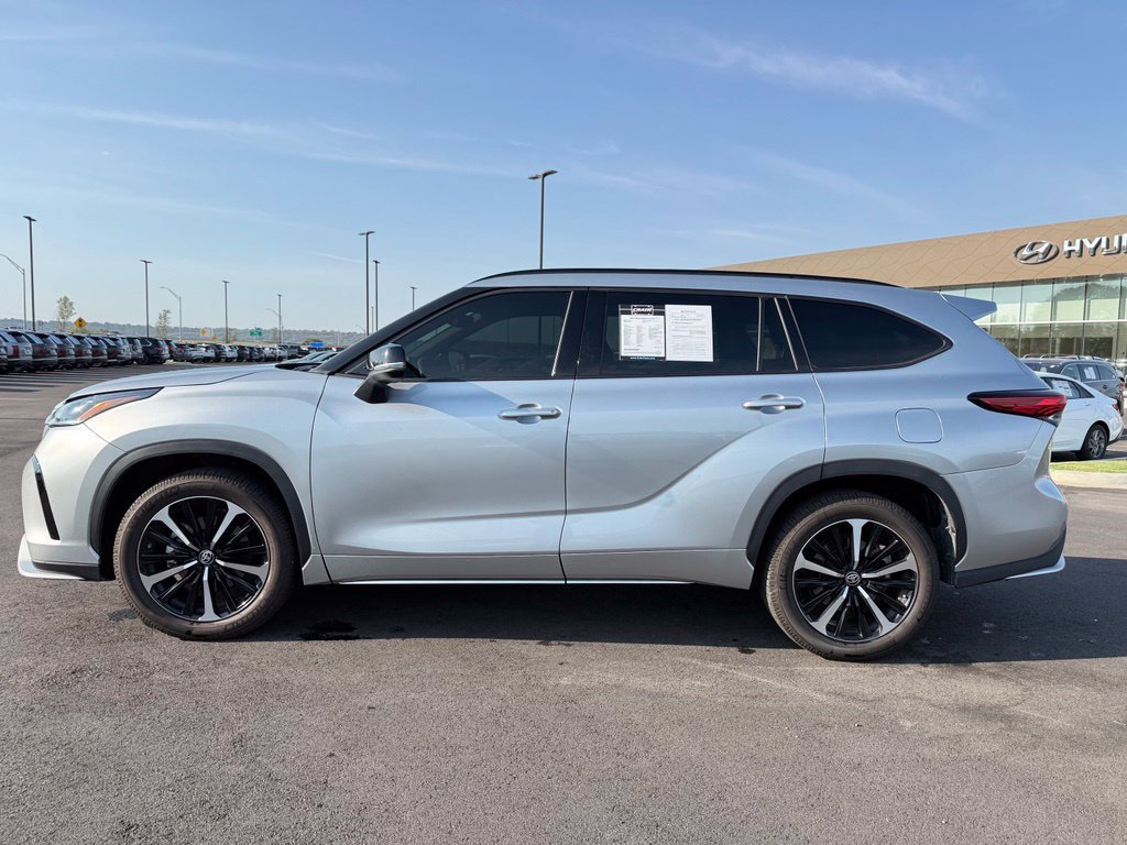 Used 2021 Toyota Highlander XSE FWD image 8