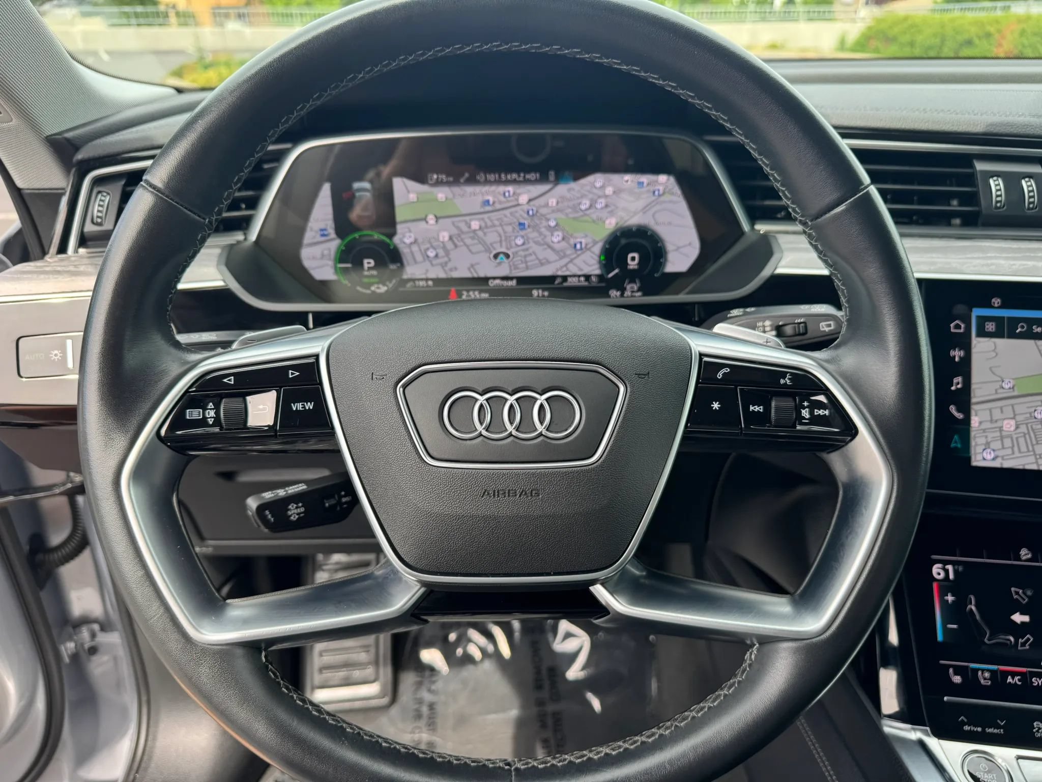 Used 2022 Audi e-tron Premium Plus w/ Premium Plus Package AWD/4WD image 30