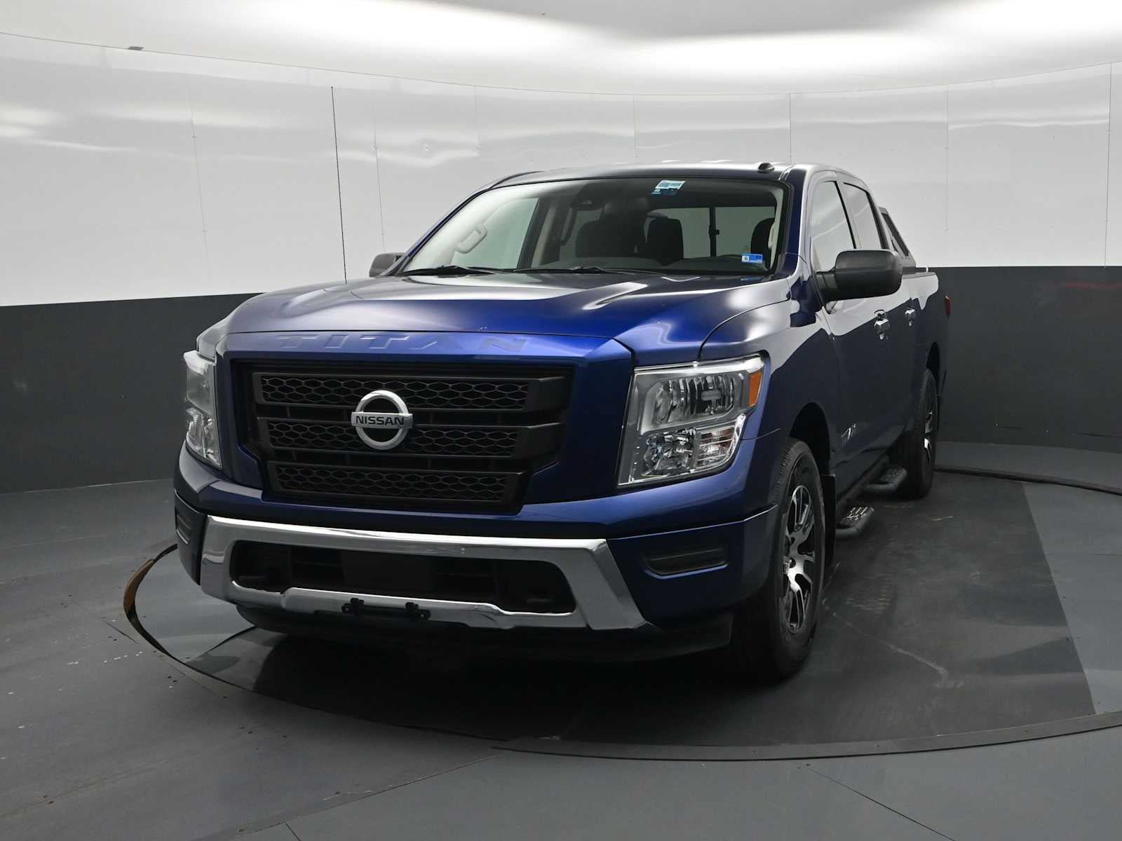 Used 2021 Nissan Titan SV w/ Accessory Utility Package AWD/4WD image 5
