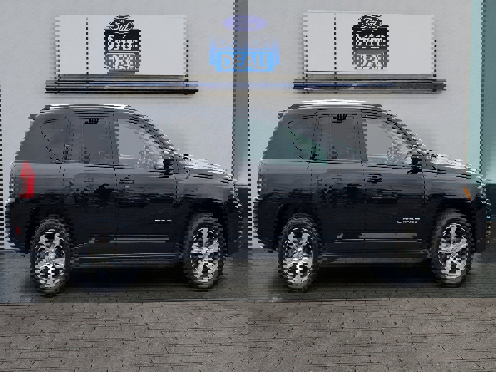 Used 2017 Jeep Compass High Altitude image 2