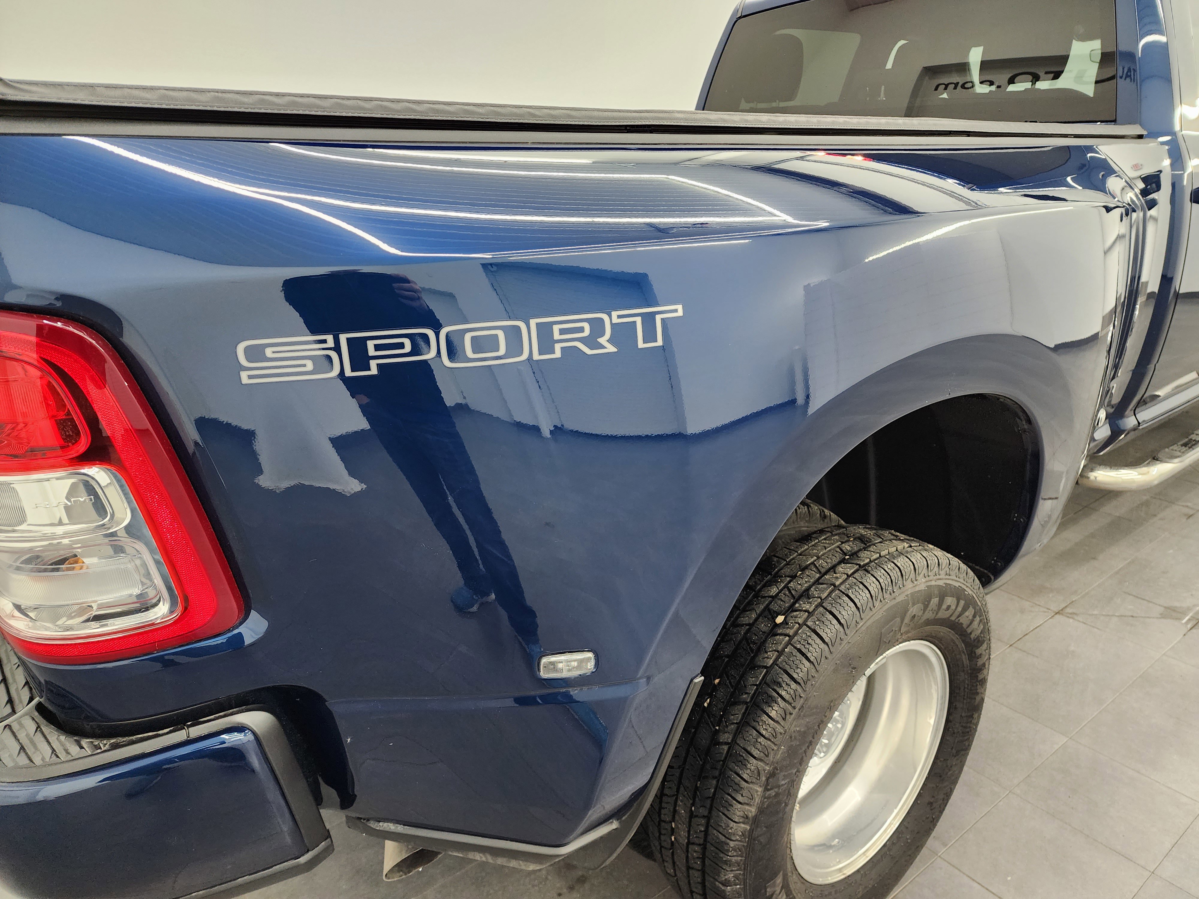 Used 2024 RAM 3500 Big Horn w/ Sport Appearance Package image 27