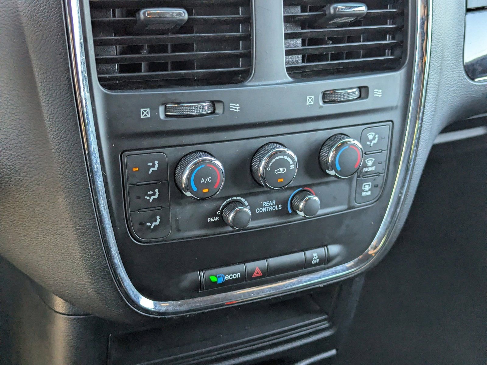 Used 2016 Dodge Grand Caravan SE FWD image 27