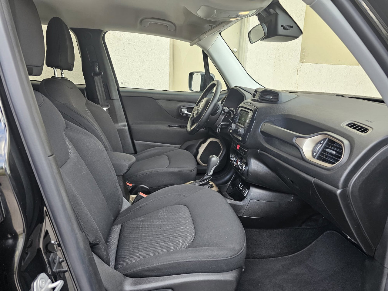 Used 2015 Jeep Renegade Latitude image 19