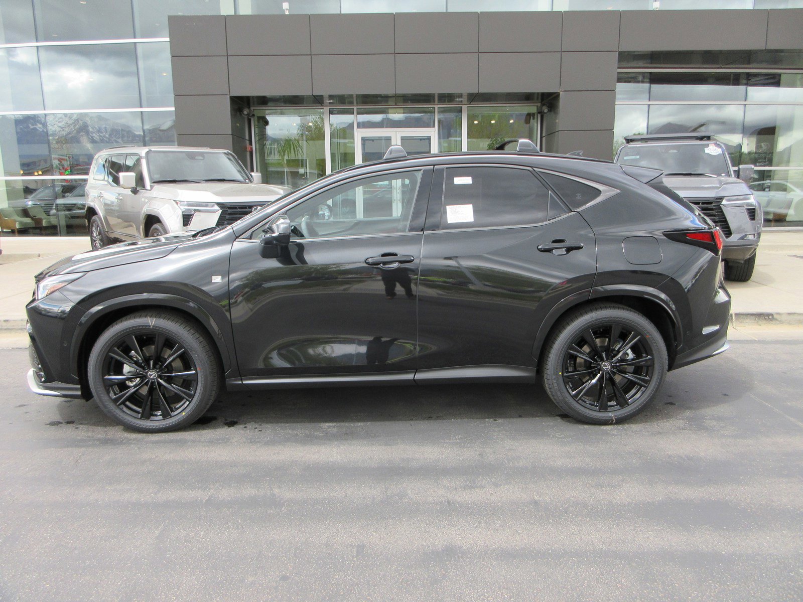New 2026 Lexus NX 450h+ F Sport AWD/4WD image 4
