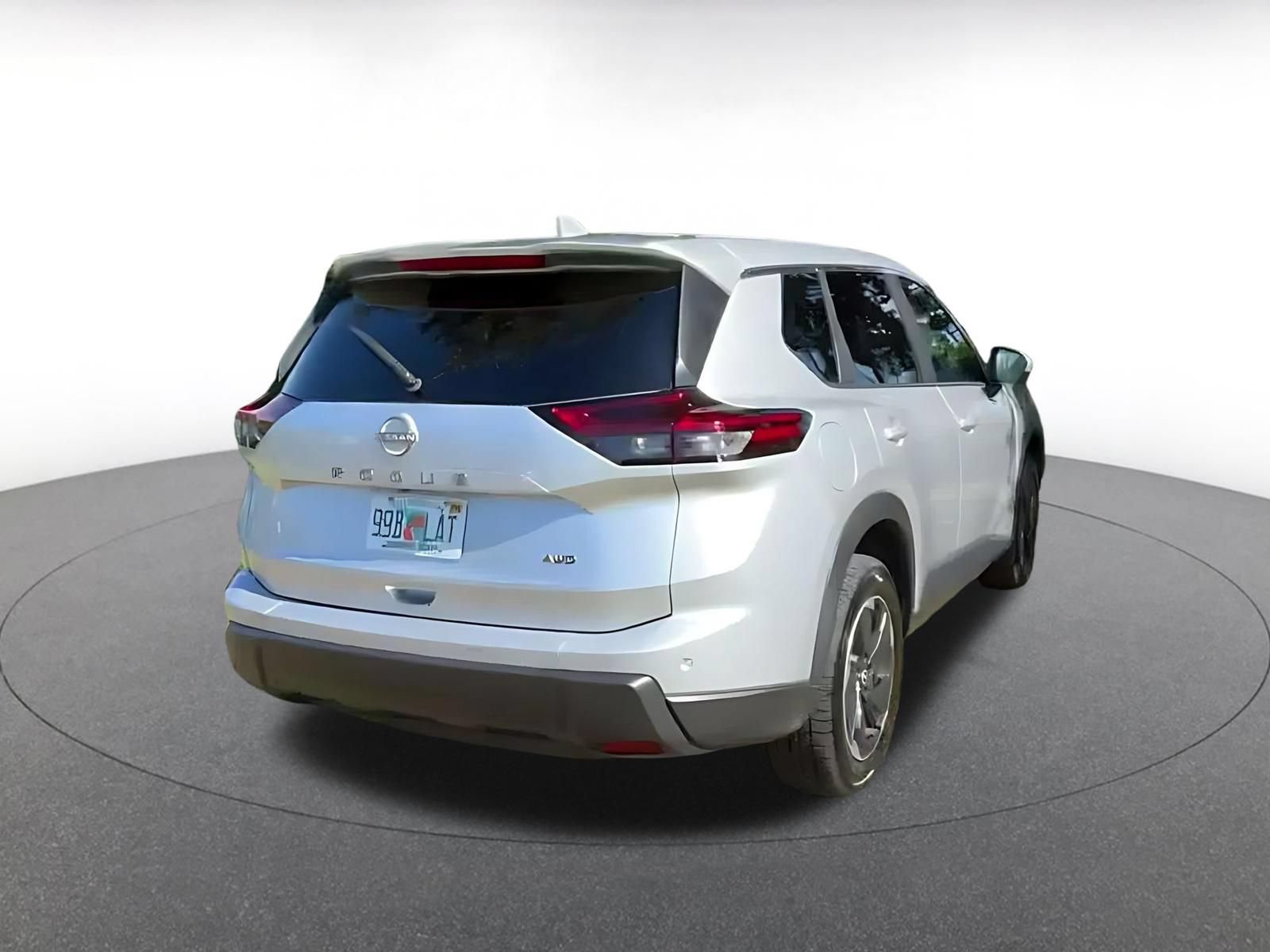 Used 2025 Nissan Rogue SV AWD/4WD image 14