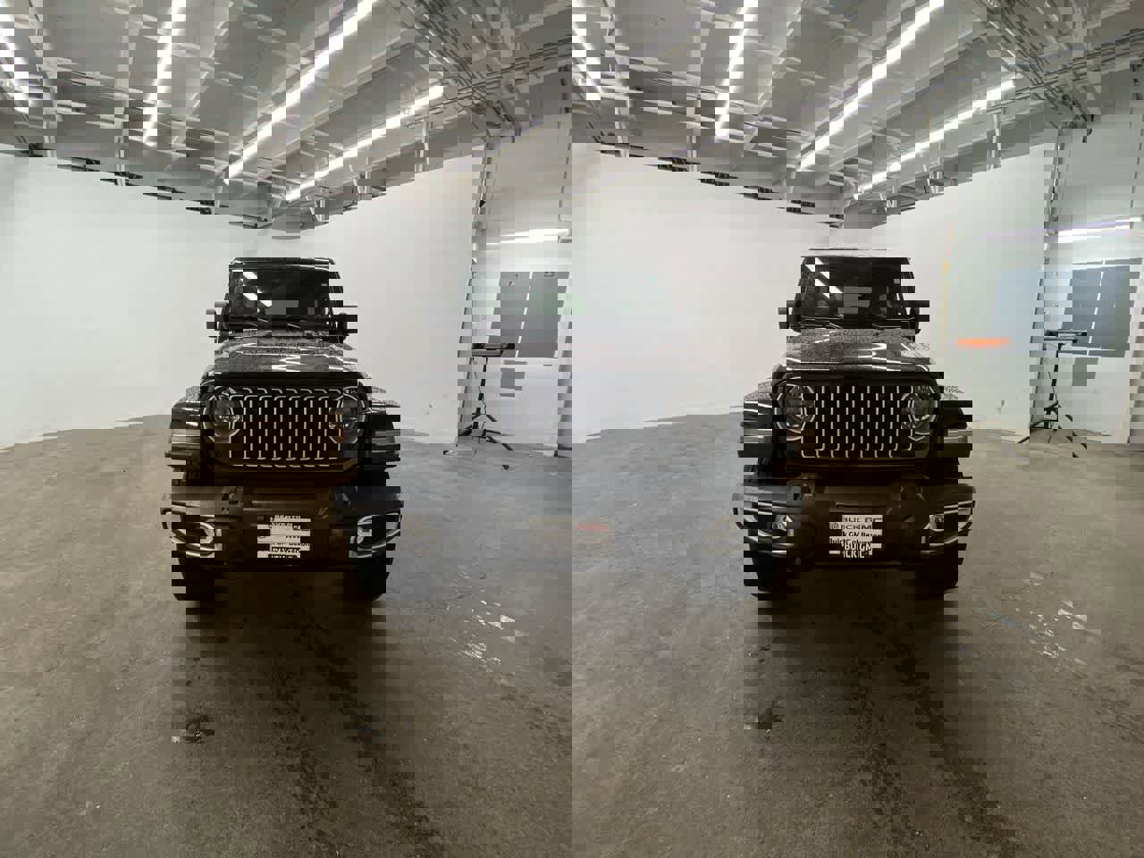 Used 2025 Jeep Wrangler Sahara image 9