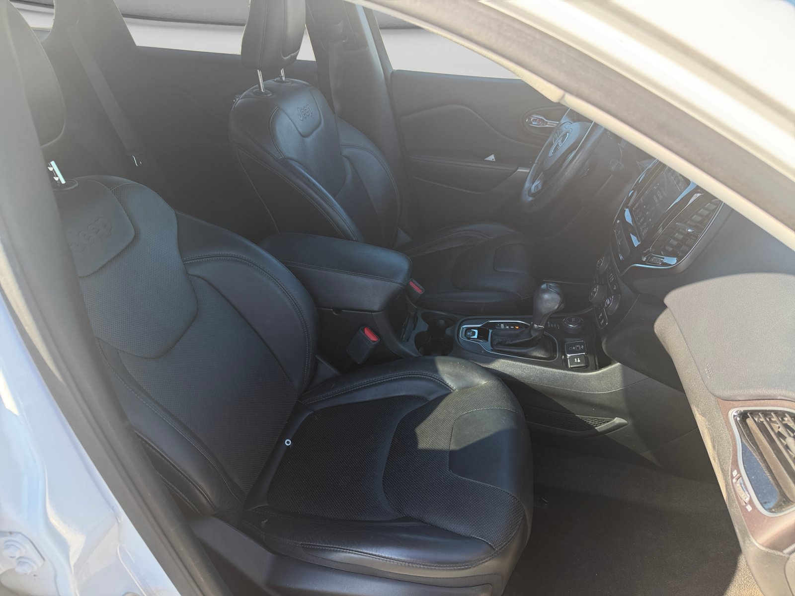 Used 2019 Jeep Cherokee Limited AWD/4WD image 28