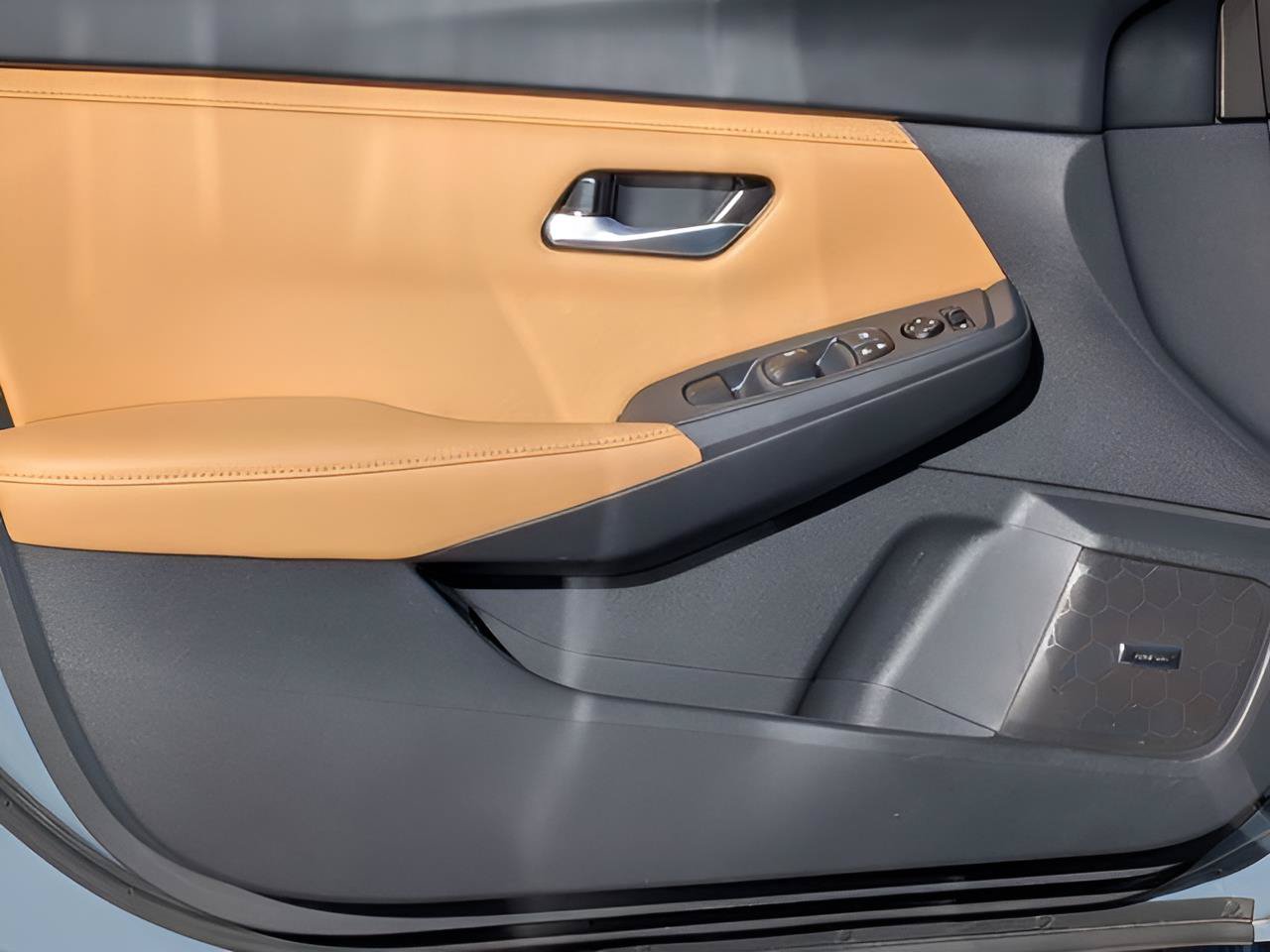 Certified 2025 Nissan Sentra SV w/ SV Premium Package FWD image 13