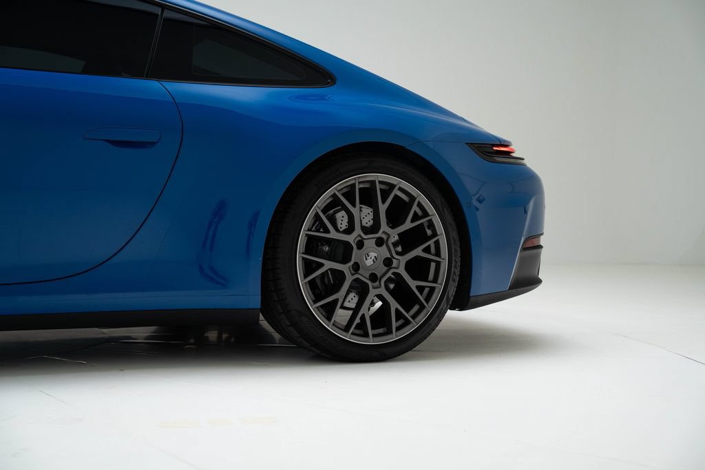 Used 2025 Porsche 911 Carrera RWD image 11