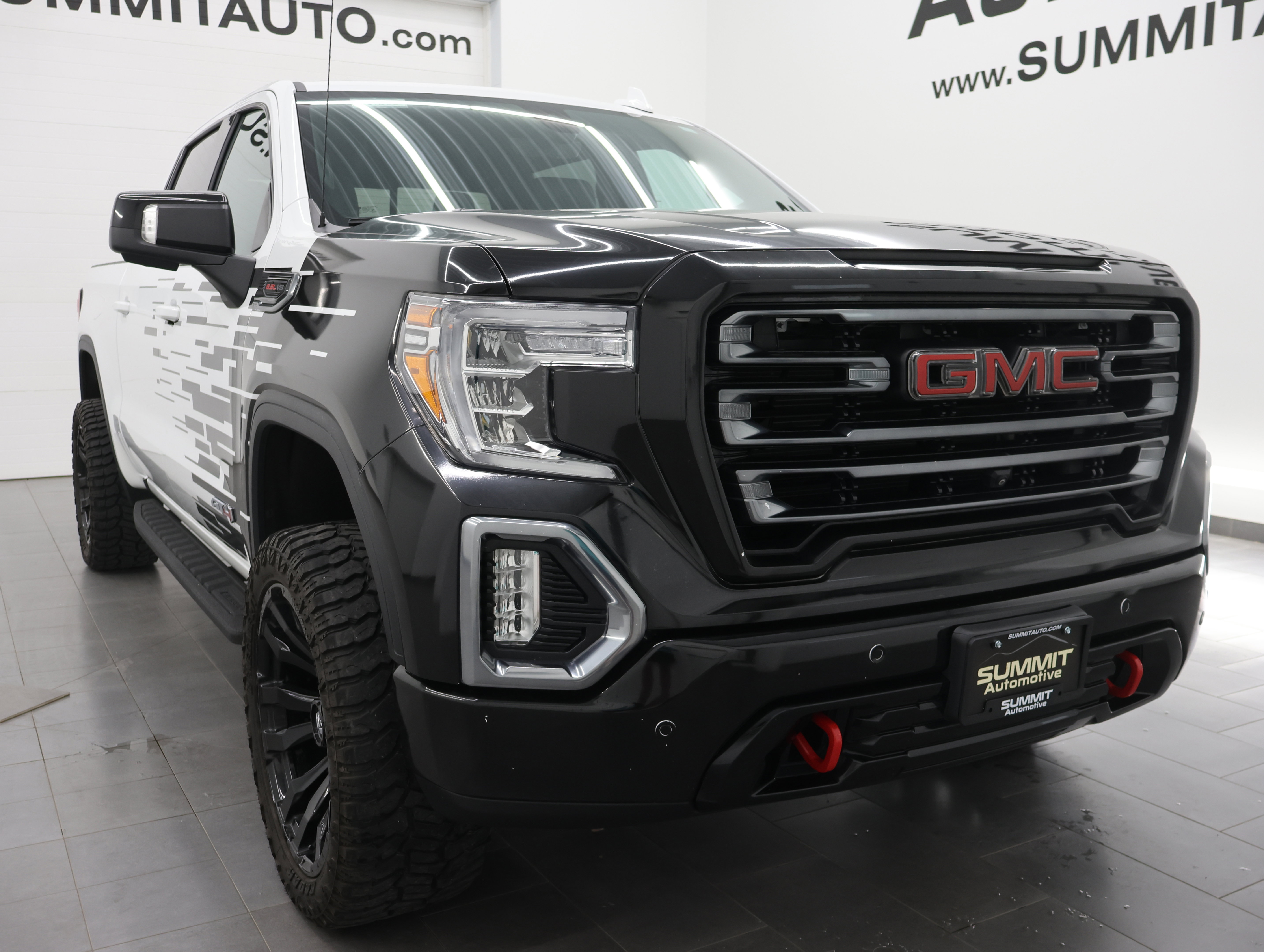 Used 2022 GMC Sierra 1500 AT4 w/ AT4 Premium Package AWD/4WD image 2