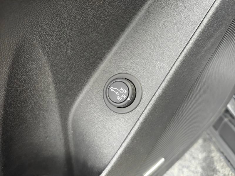 Used 2022 Chevrolet Equinox RS w/ RS Leather Package image 16