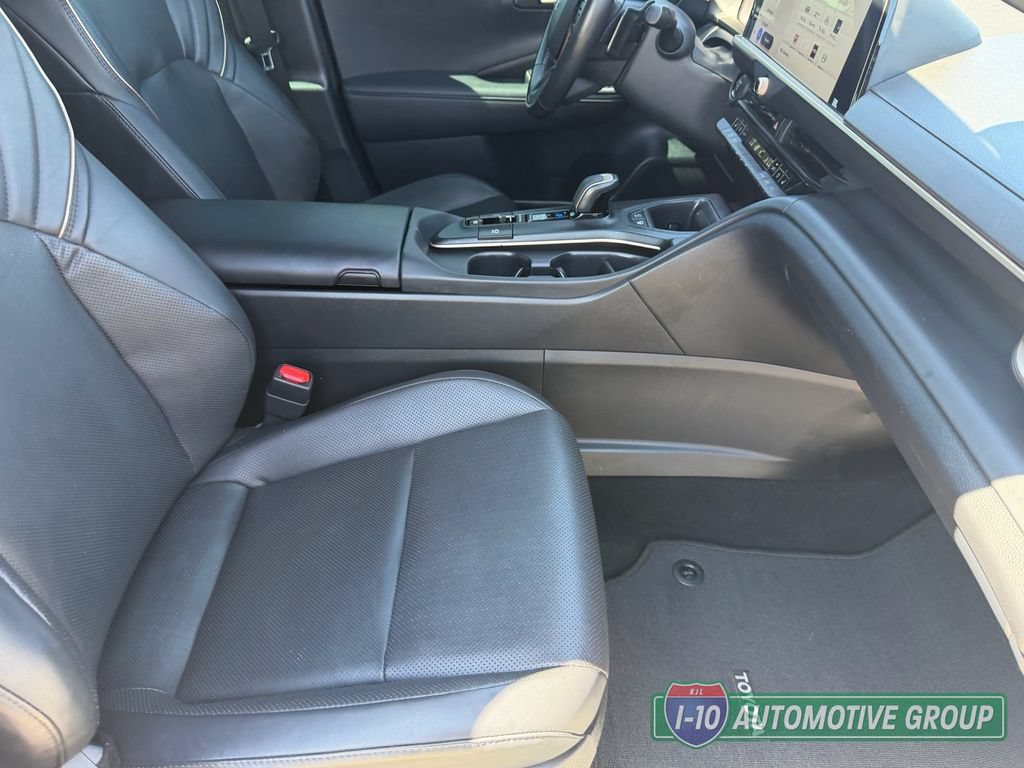 Used 2023 Toyota Crown Platinum w/ Carpet Mat Package (TMS) AWD/4WD image 15