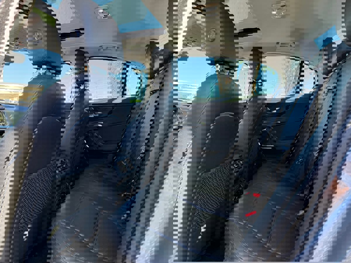 Used 2020 Jaguar XE S image 15