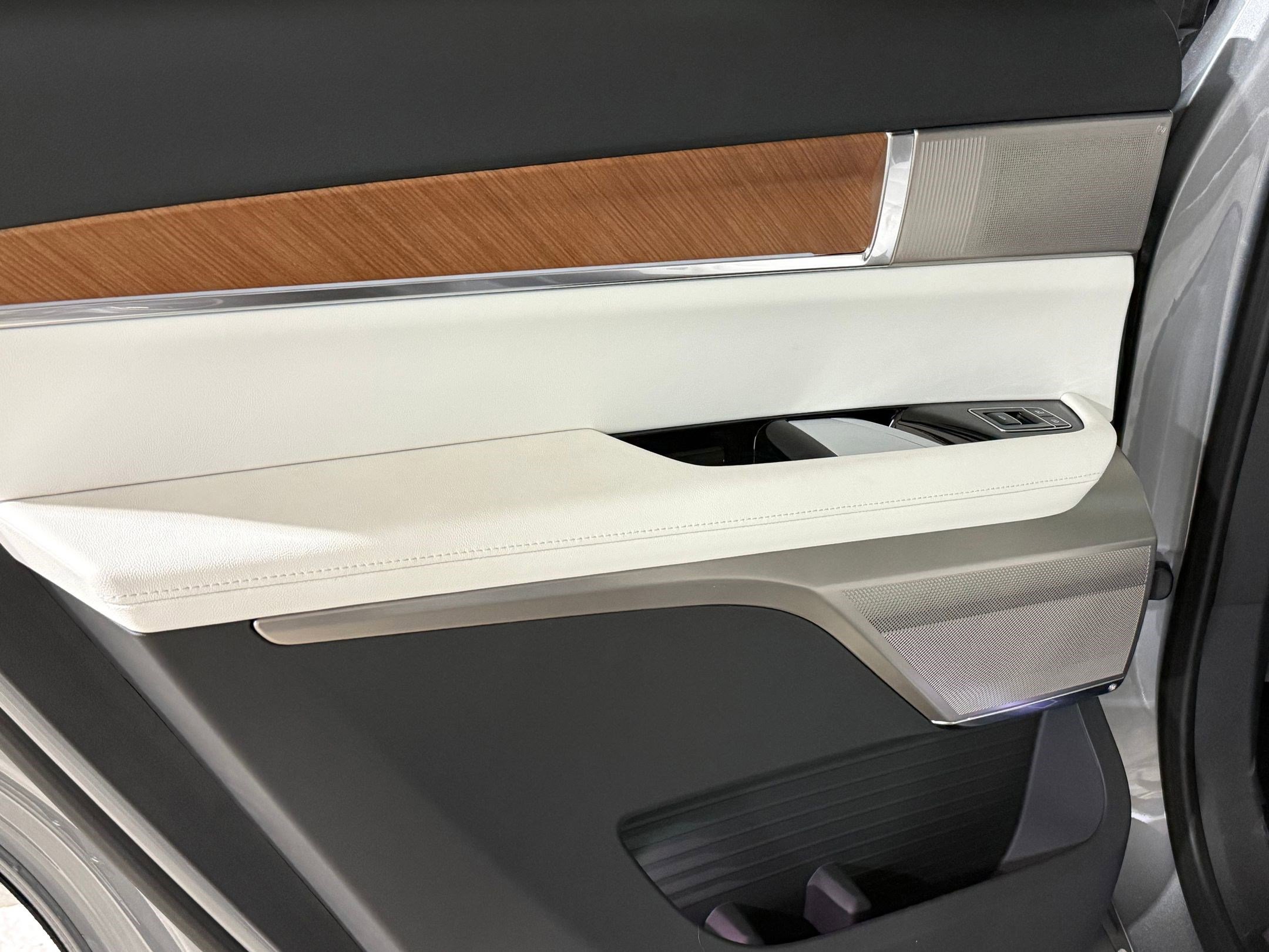 New 2026 Cadillac Vistiq Sport image 41