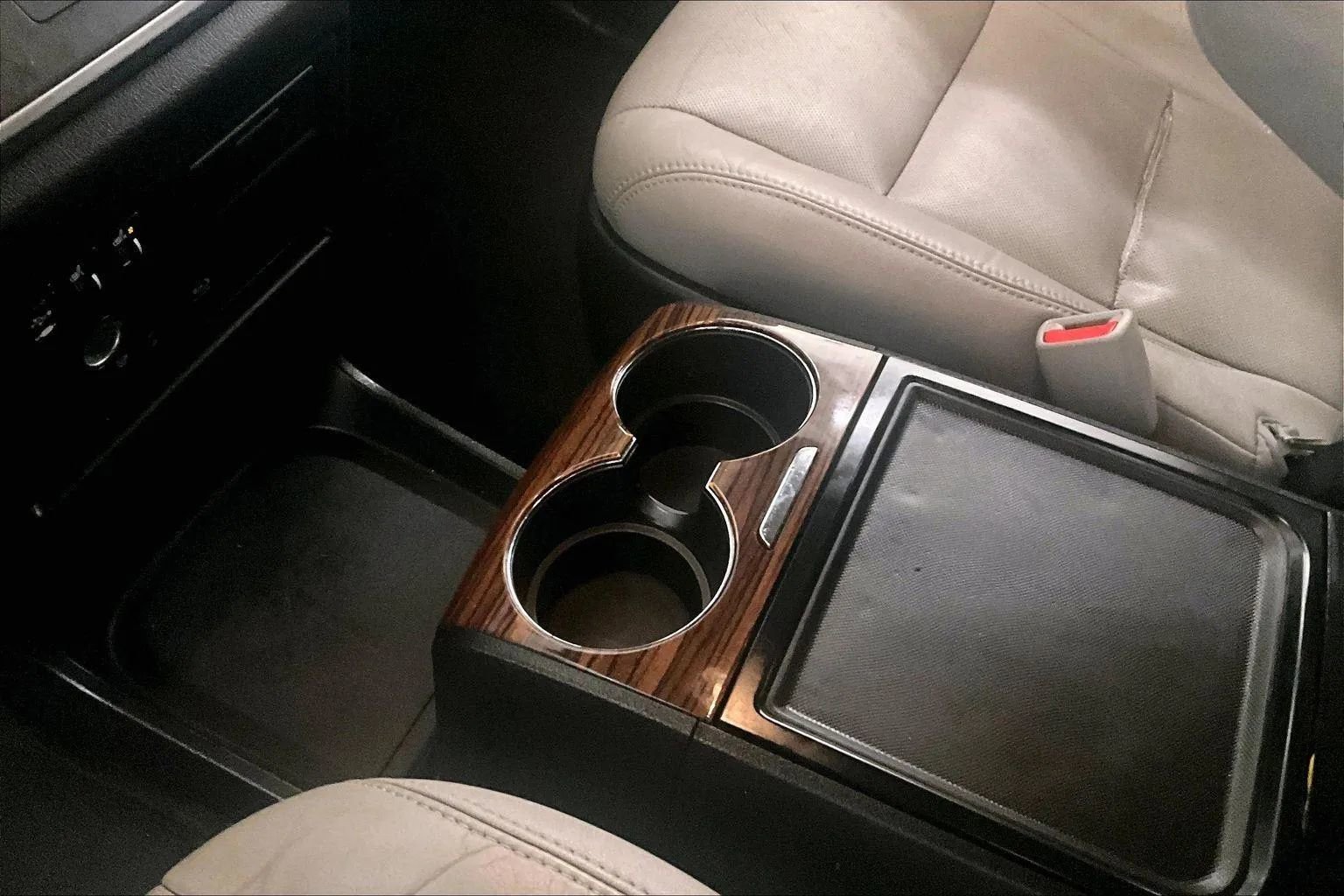 Used 2015 Toyota Sienna Limited Premium image 17