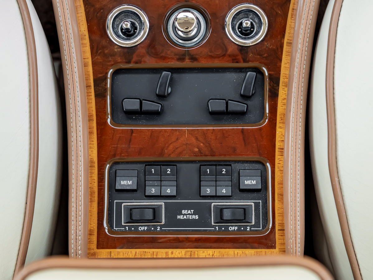 Used 1991 Rolls-Royce Corniche III RWD image 16