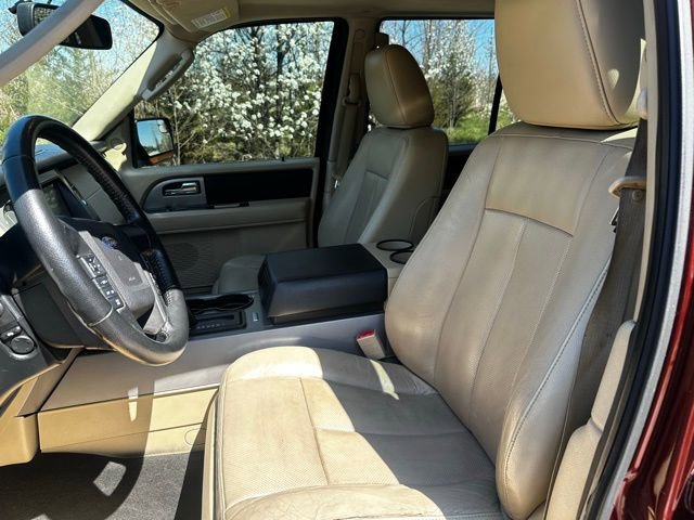 Used 2017 Ford Expedition XLT w/ Equipment Group 202A AWD/4WD image 11