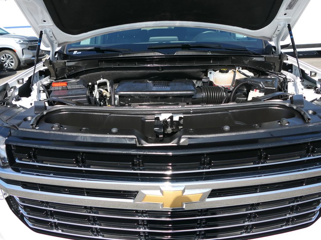 Used 2024 Chevrolet Suburban LT image 28