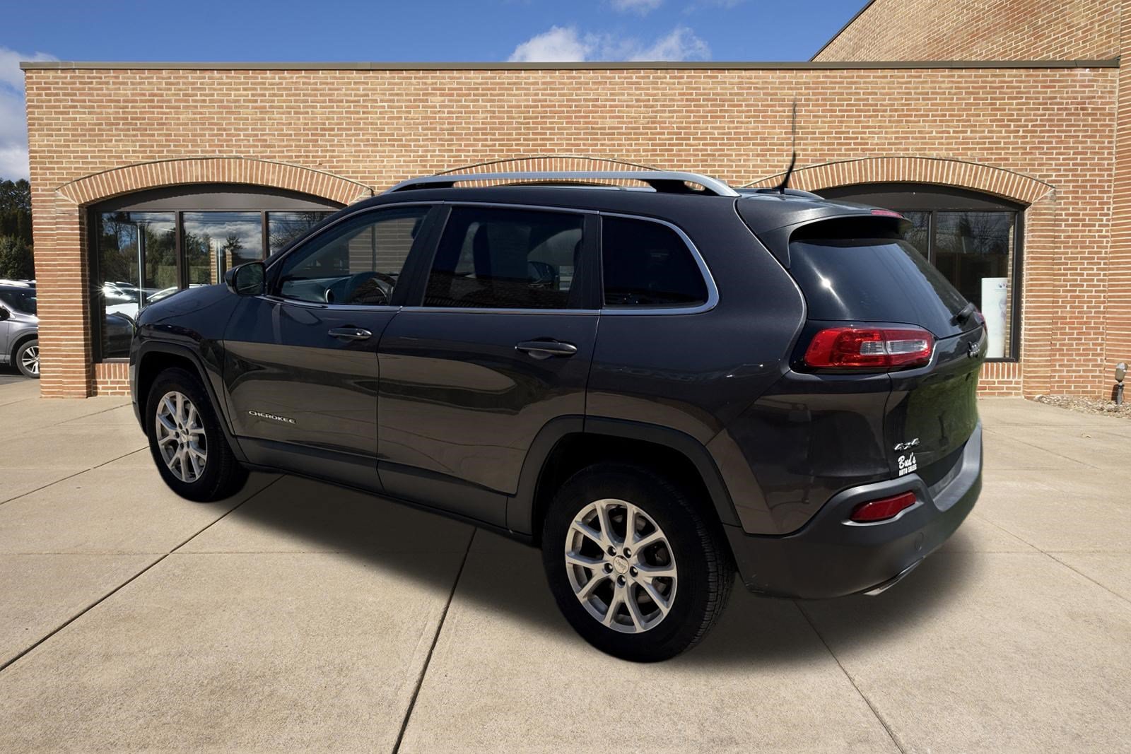 Used 2015 Jeep Cherokee Latitude w/ Cold Weather Group AWD/4WD image 6