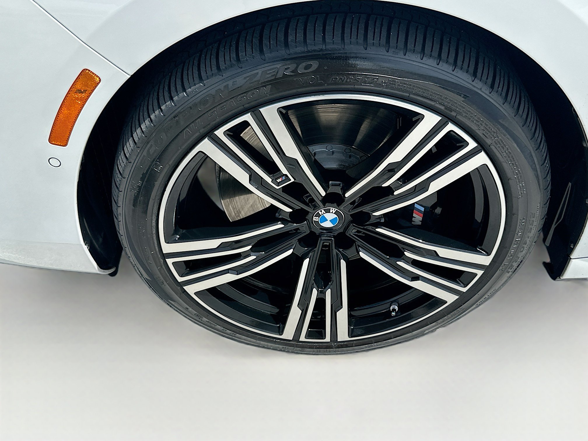 Certified 2025 BMW 740i w/ Premium Package RWD image 35