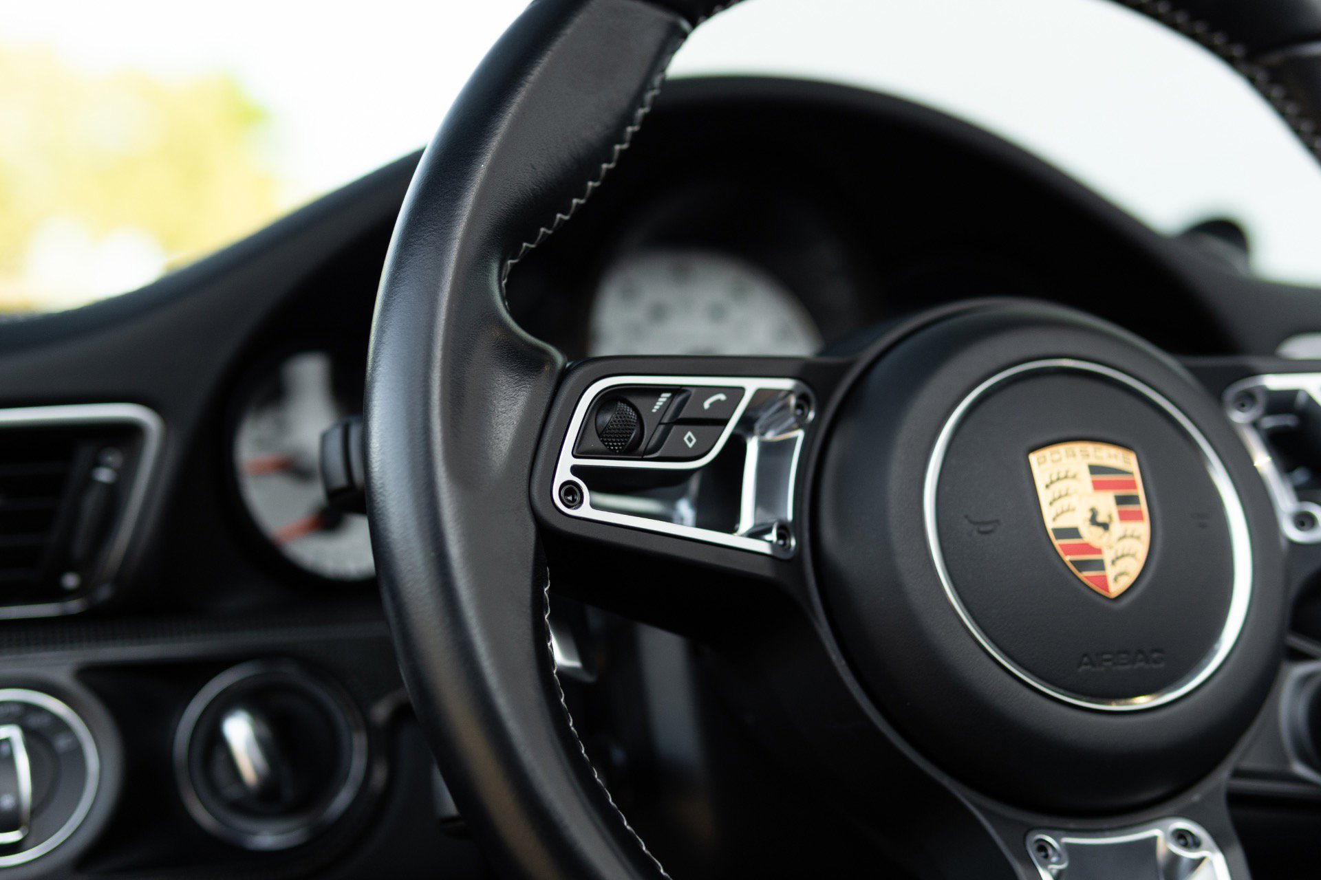 Used 2019 Porsche 911 Turbo S image 39