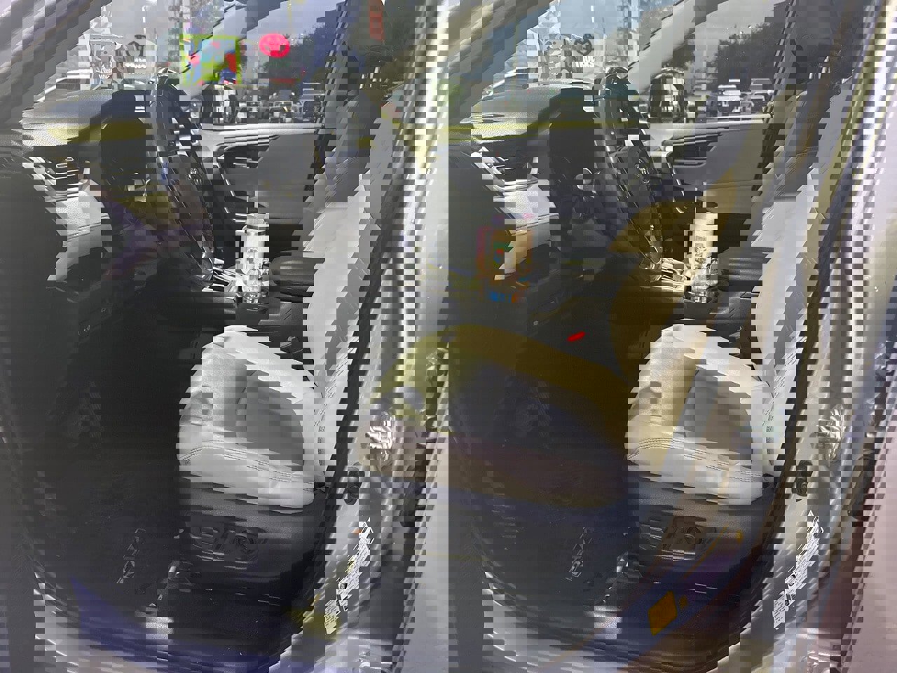 Used 2020 Toyota RAV4 XLE Premium image 5