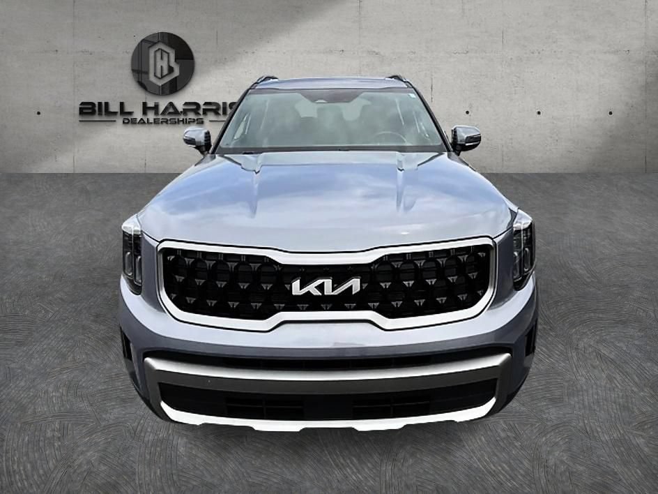 Used 2023 Kia Telluride AWD image 2