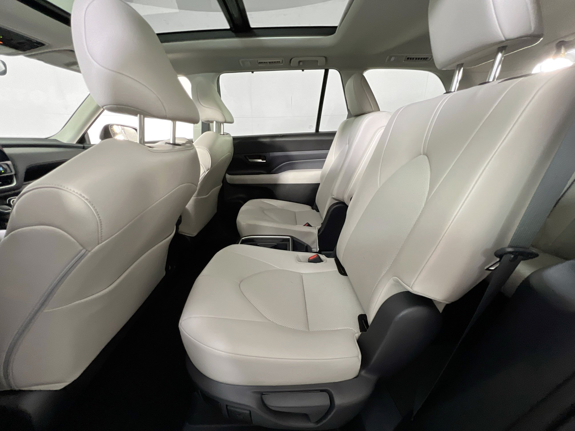 Used 2025 Toyota Grand Highlander AWD image 25