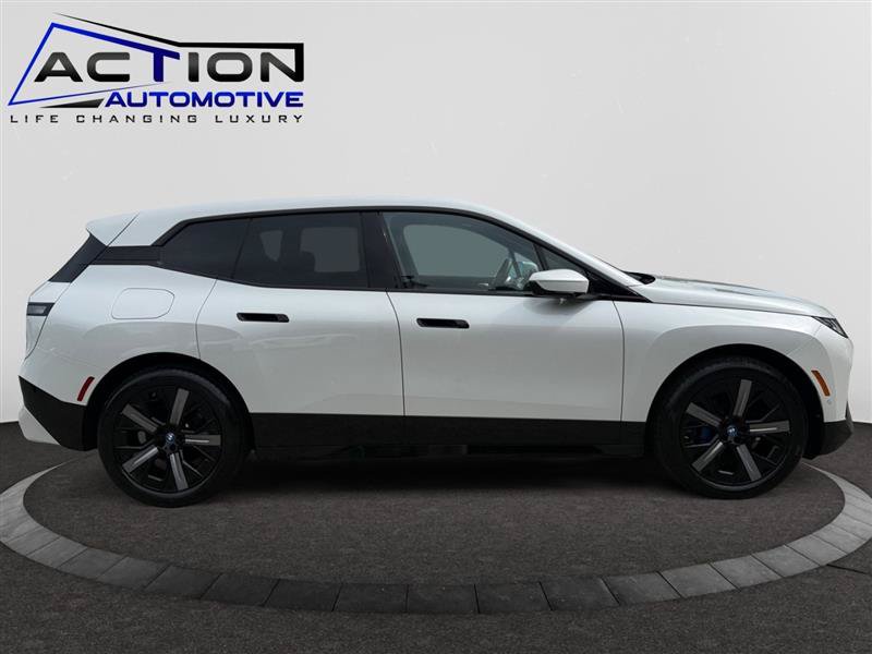 Used 2024 BMW iX xDrive50 w/ Premium Package AWD/4WD image 9