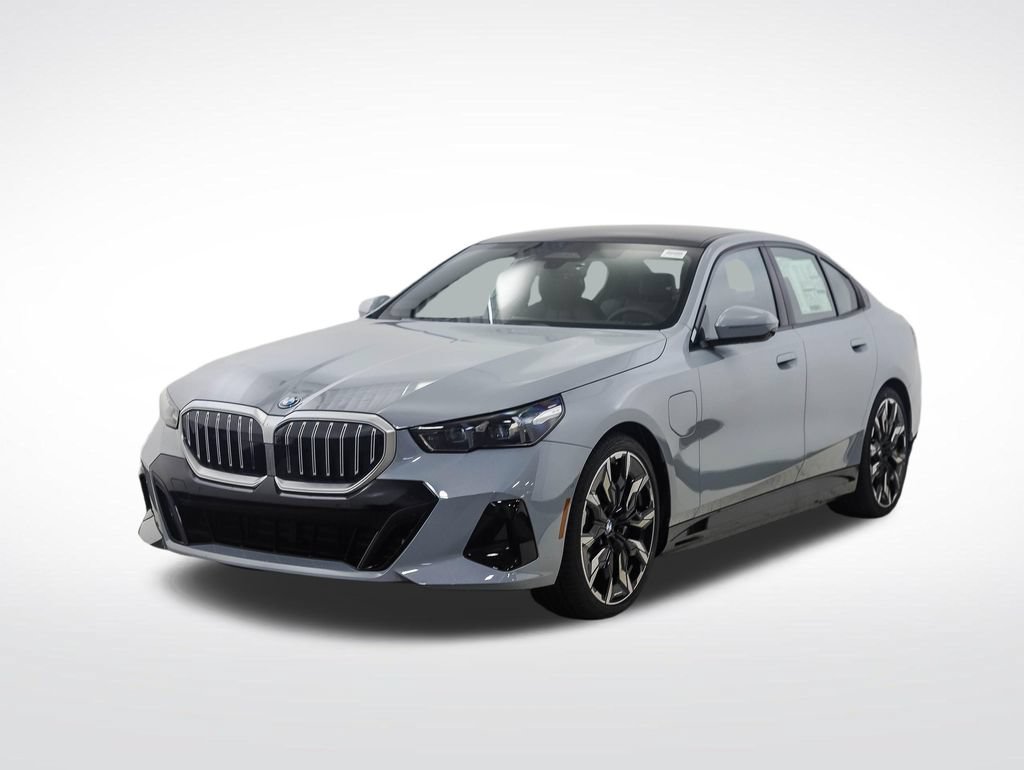 Used 2026 BMW 550e xDrive AWD/4WD image 1